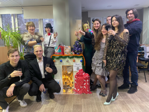 Фото #10 из альбома Новый год в стиле Мафии!